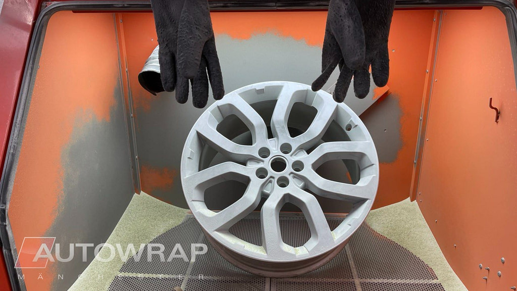 A wheel in the sandblasting unit